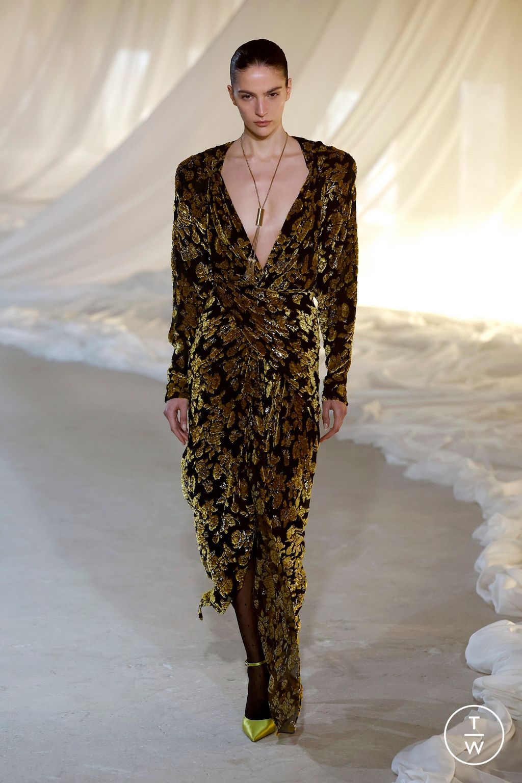 Fashion Week Paris Fall/Winter 2026 look 30 from the Balmain collection 女装