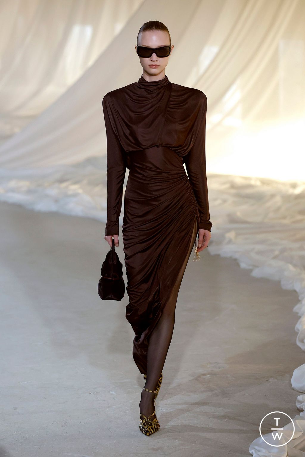 Fashion Week Paris Fall/Winter 2026 look 39 de la collection Balmain womenswear