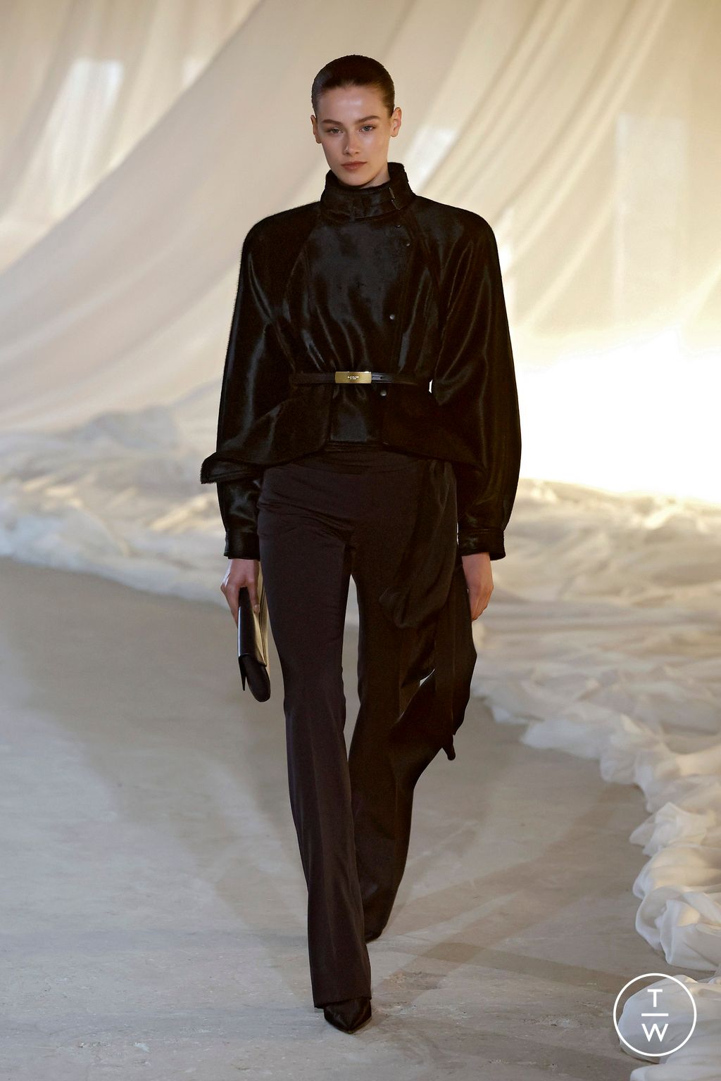 Fashion Week Paris Fall/Winter 2026 look 42 de la collection Balmain womenswear