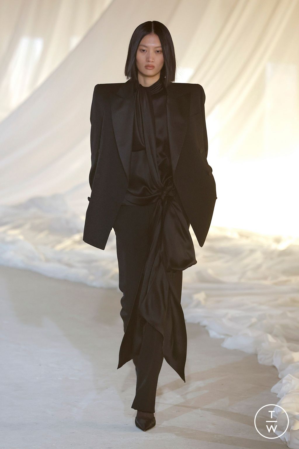 Fashion Week Paris Fall/Winter 2026 look 49 from the Balmain collection womenswear