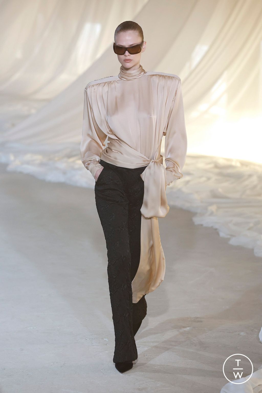 Fashion Week Paris Fall/Winter 2026 look 51 from the Balmain collection womenswear