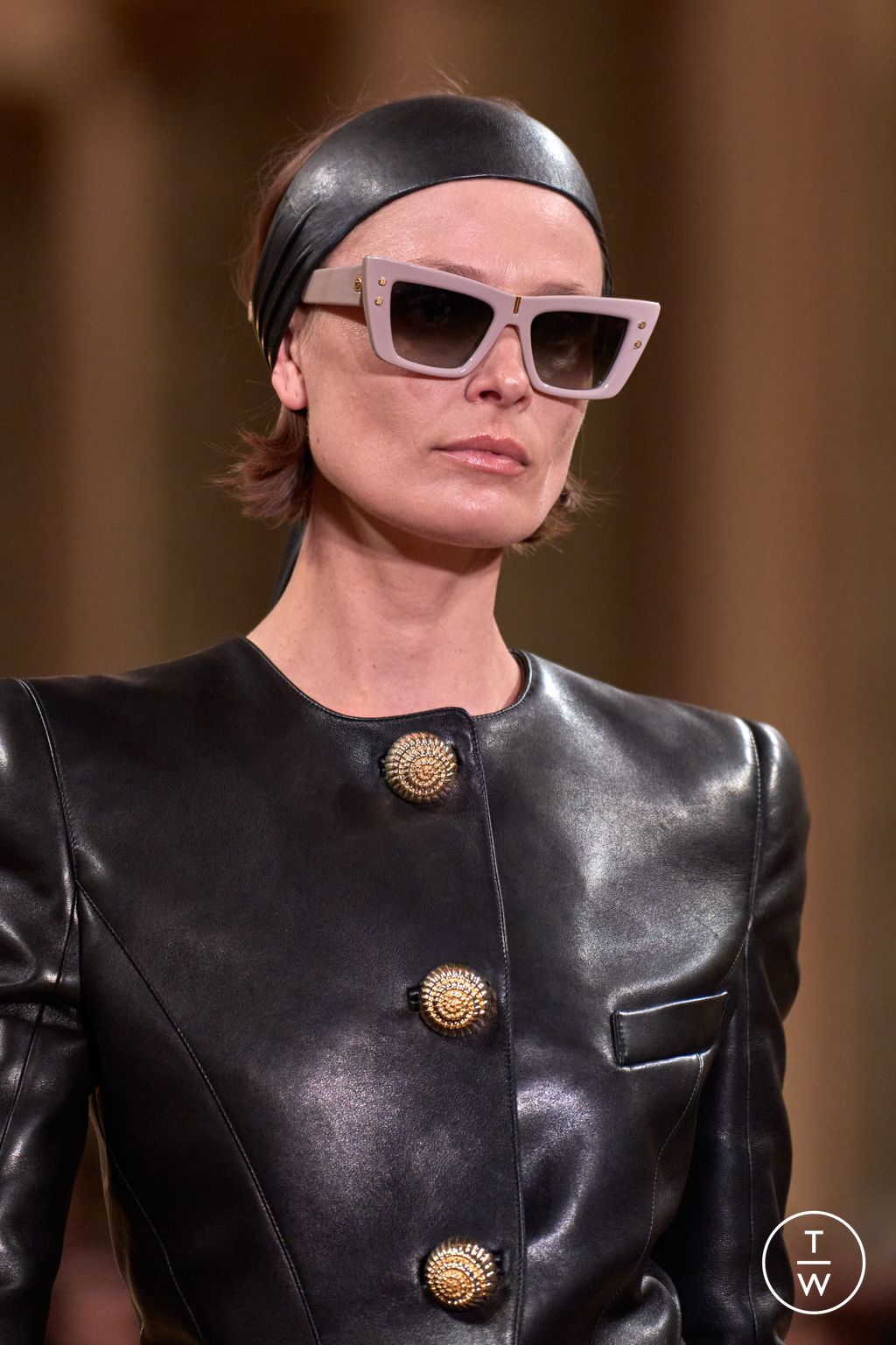 Fashion Week Paris Fall/Winter 2024 look 38 from the Balmain collection womenswear accessories