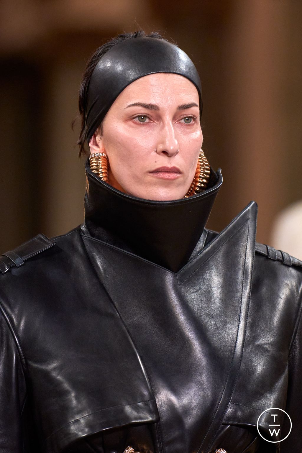 Fashion Week Paris Fall/Winter 2024 look 36 from the Balmain collection womenswear accessories
