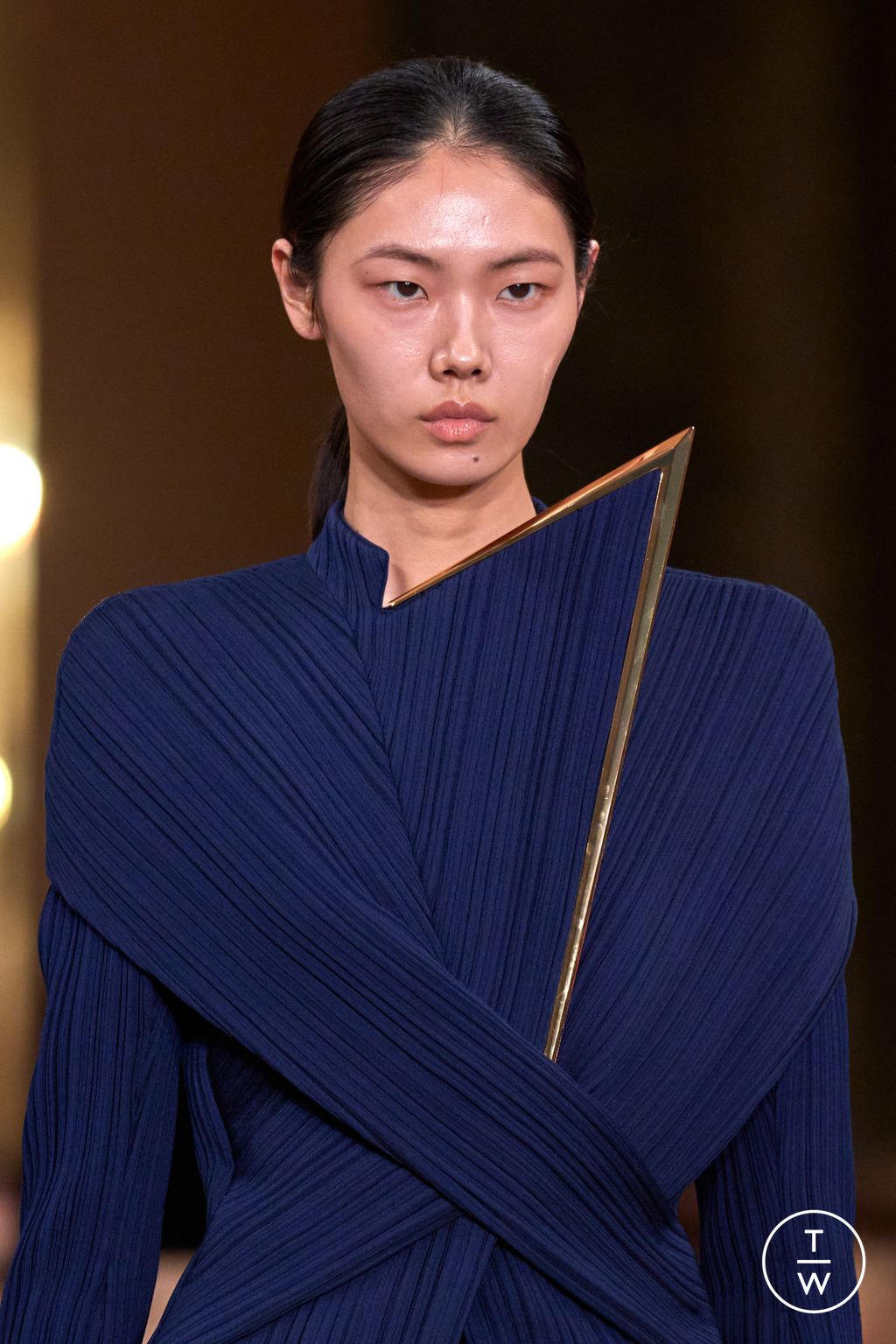 Fashion Week Paris Fall/Winter 2024 look 45 from the Balmain collection 女装配饰