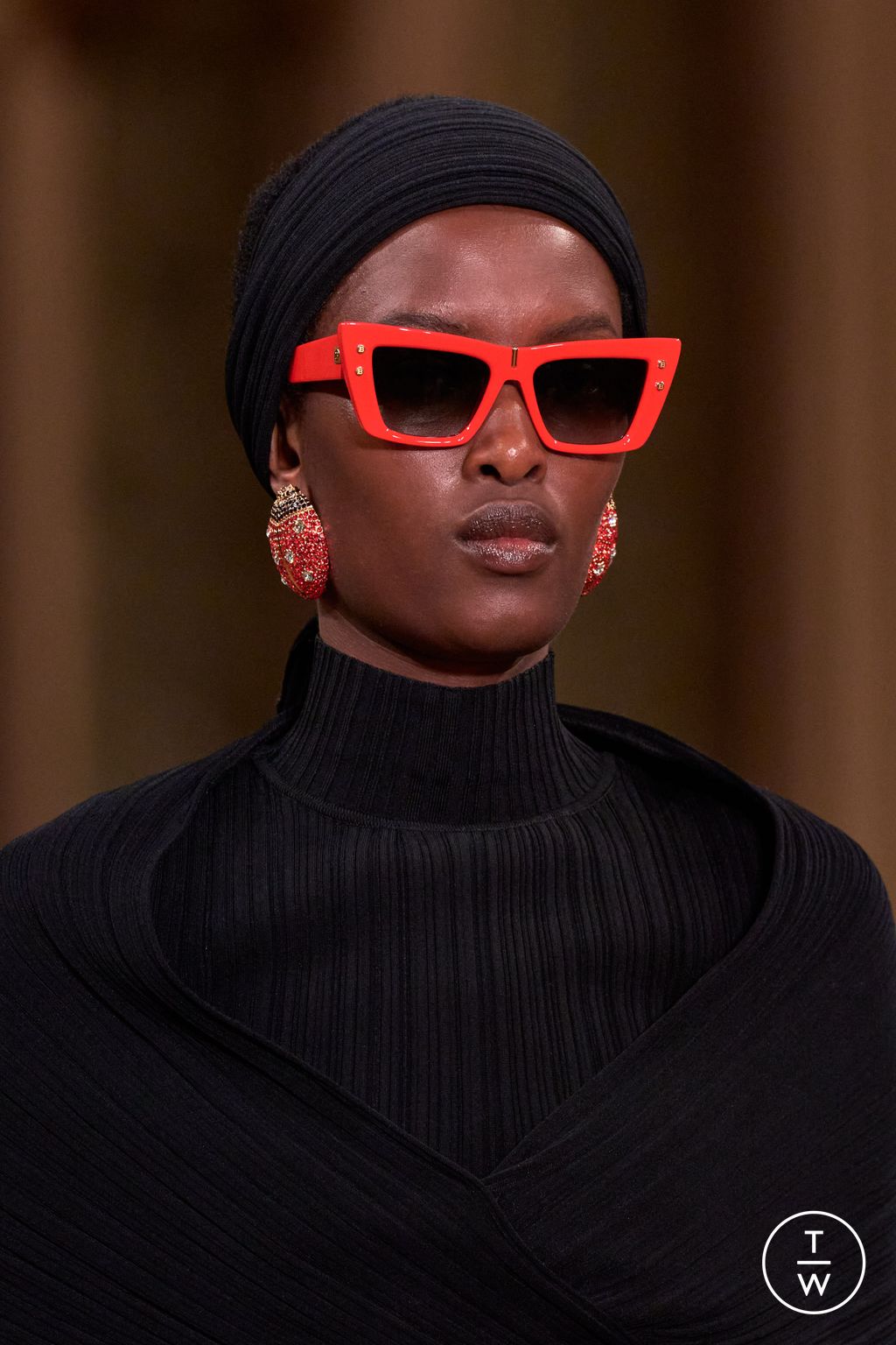 Fashion Week Paris Fall/Winter 2024 look 40 from the Balmain collection womenswear accessories