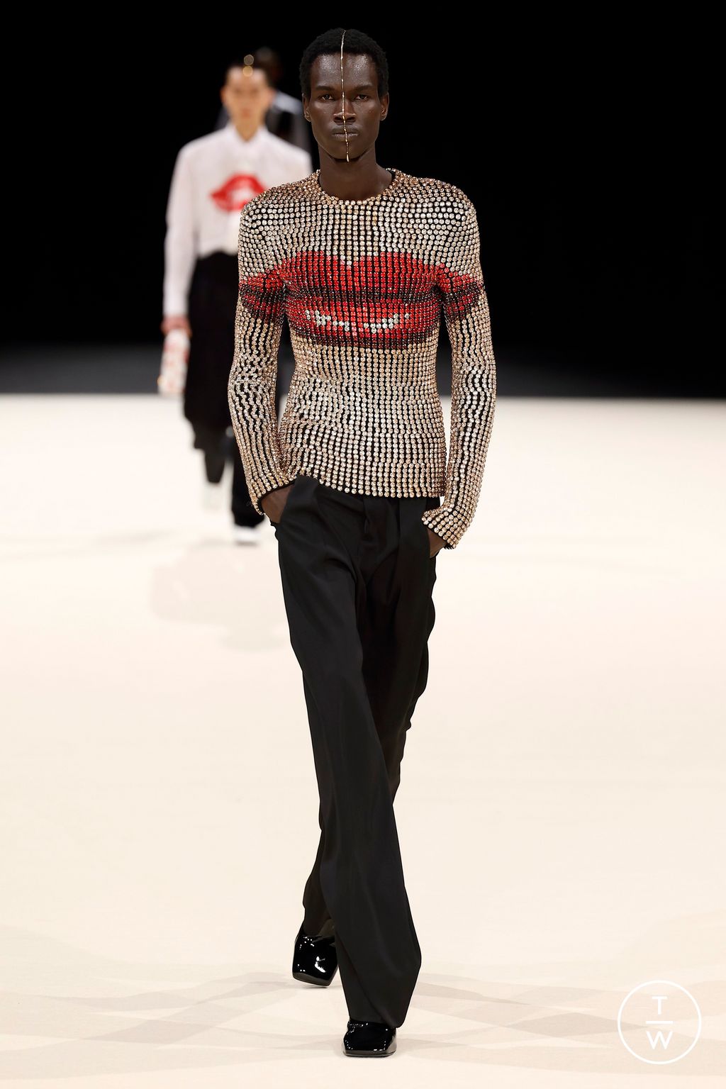 Fashion Week Paris Fall/Winter 2024 look 3 from the Balmain collection menswear