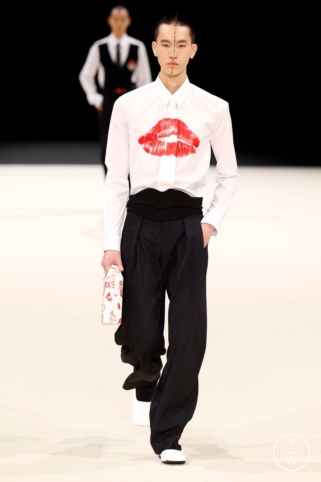 Fashion Week Paris Fall/Winter 2024 look 4 de la collection Balmain menswear