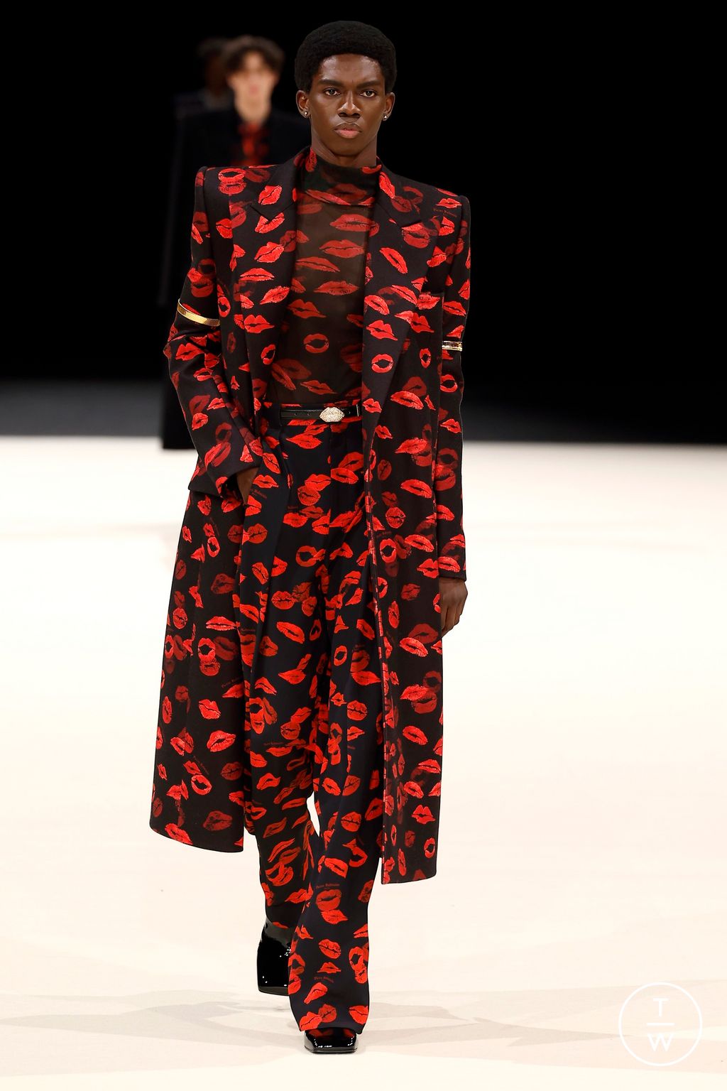Fashion Week Paris Fall/Winter 2024 look 6 de la collection Balmain menswear