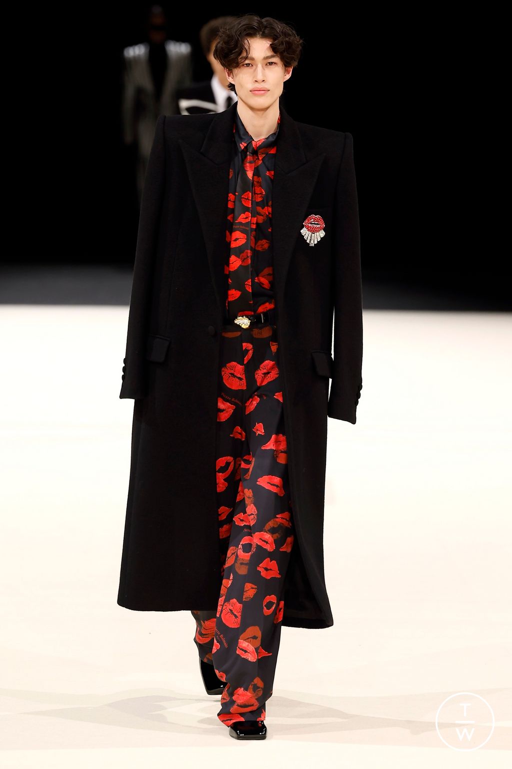 Fashion Week Paris Fall/Winter 2024 look 7 de la collection Balmain menswear