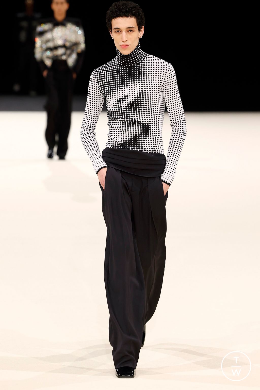 Fashion Week Paris Fall/Winter 2024 look 15 de la collection Balmain menswear