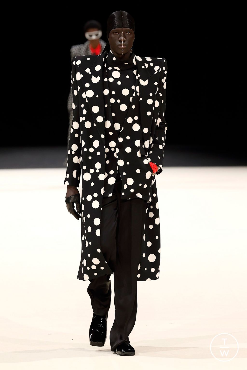 Fashion Week Paris Fall/Winter 2024 look 19 de la collection Balmain menswear