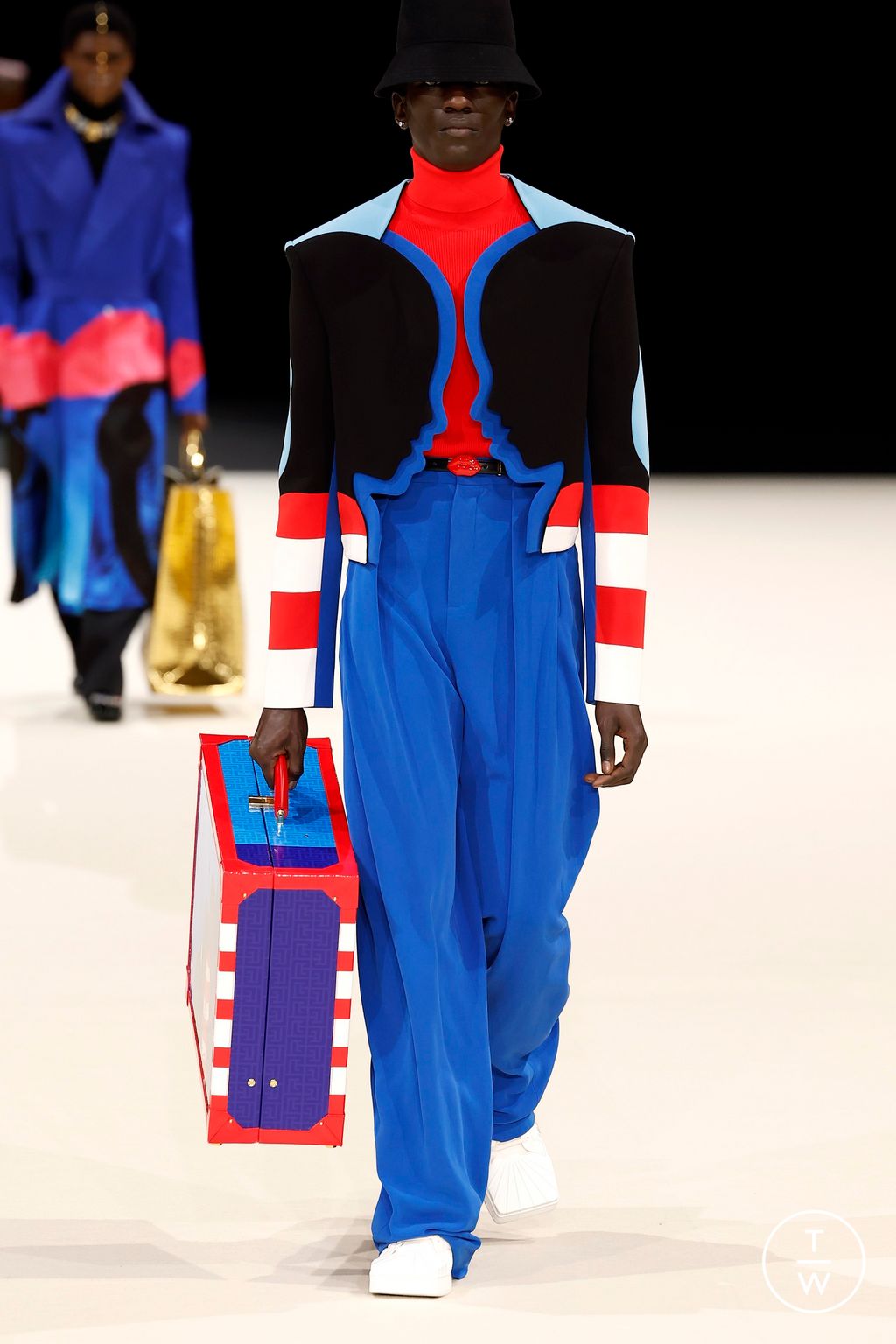 Fashion Week Paris Fall/Winter 2024 look 28 from the Balmain collection menswear