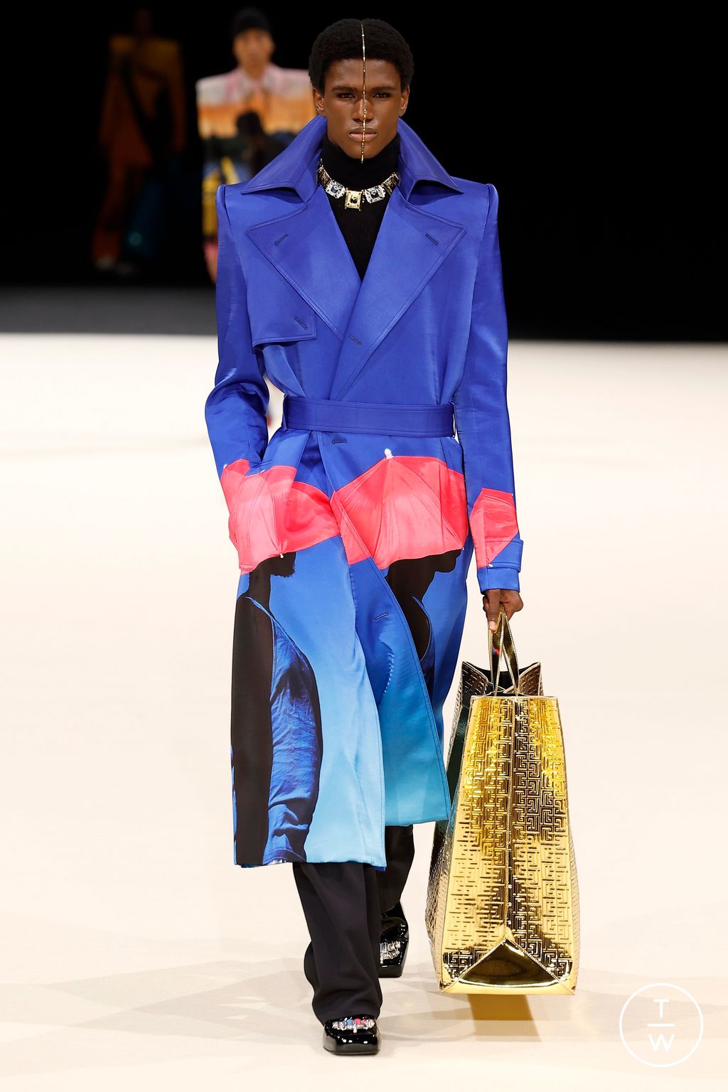 Fashion Week Paris Fall/Winter 2024 look 29 from the Balmain collection menswear