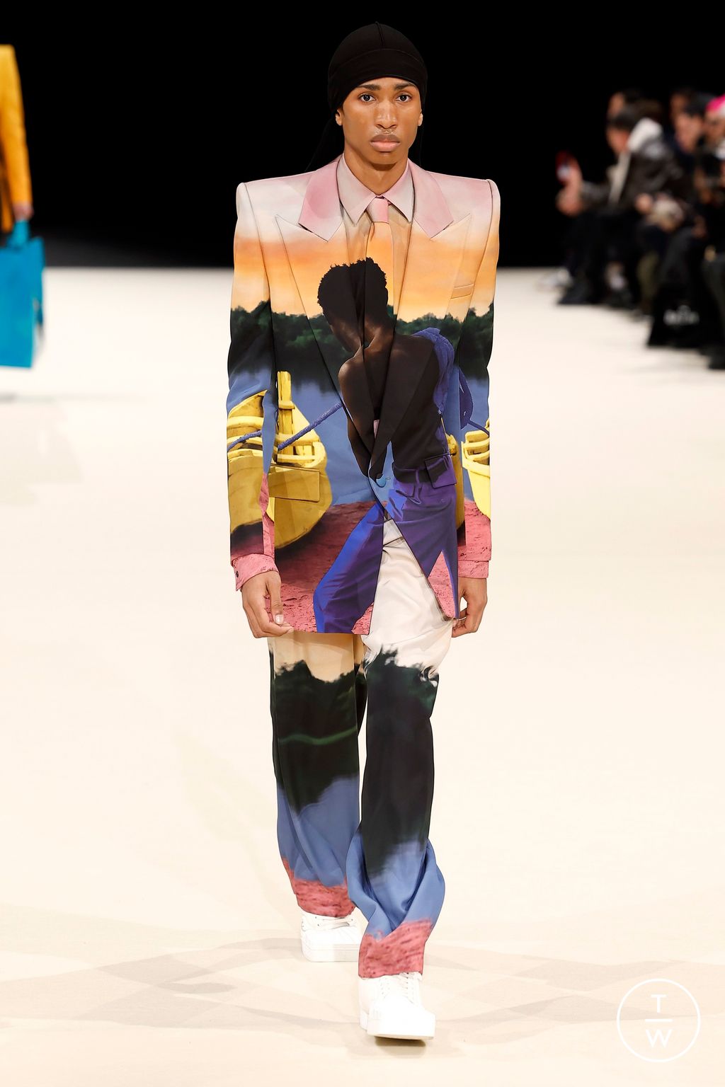 Fashion Week Paris Fall/Winter 2024 look 30 from the Balmain collection menswear
