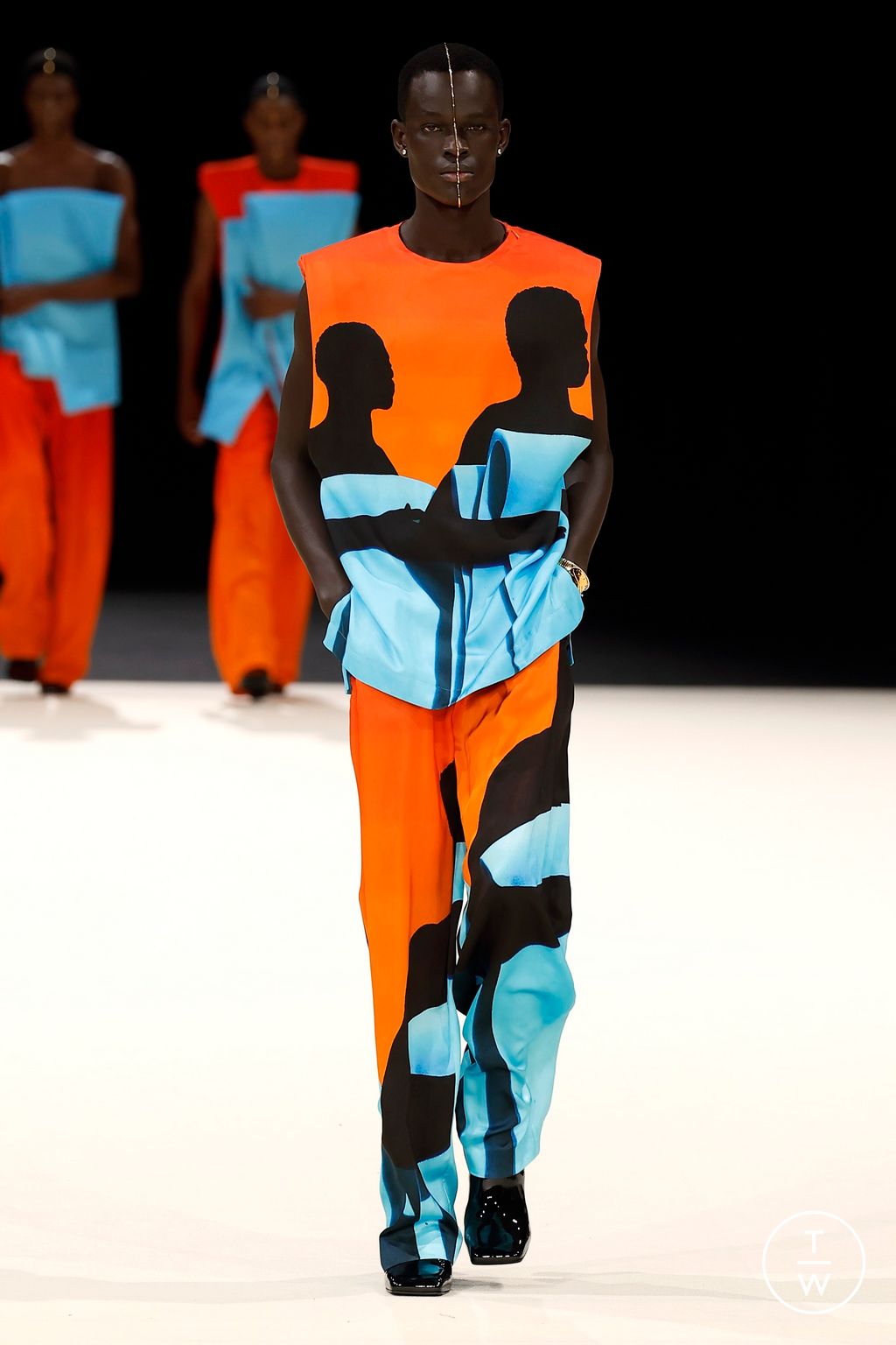 Fashion Week Paris Fall/Winter 2024 look 37 de la collection Balmain menswear