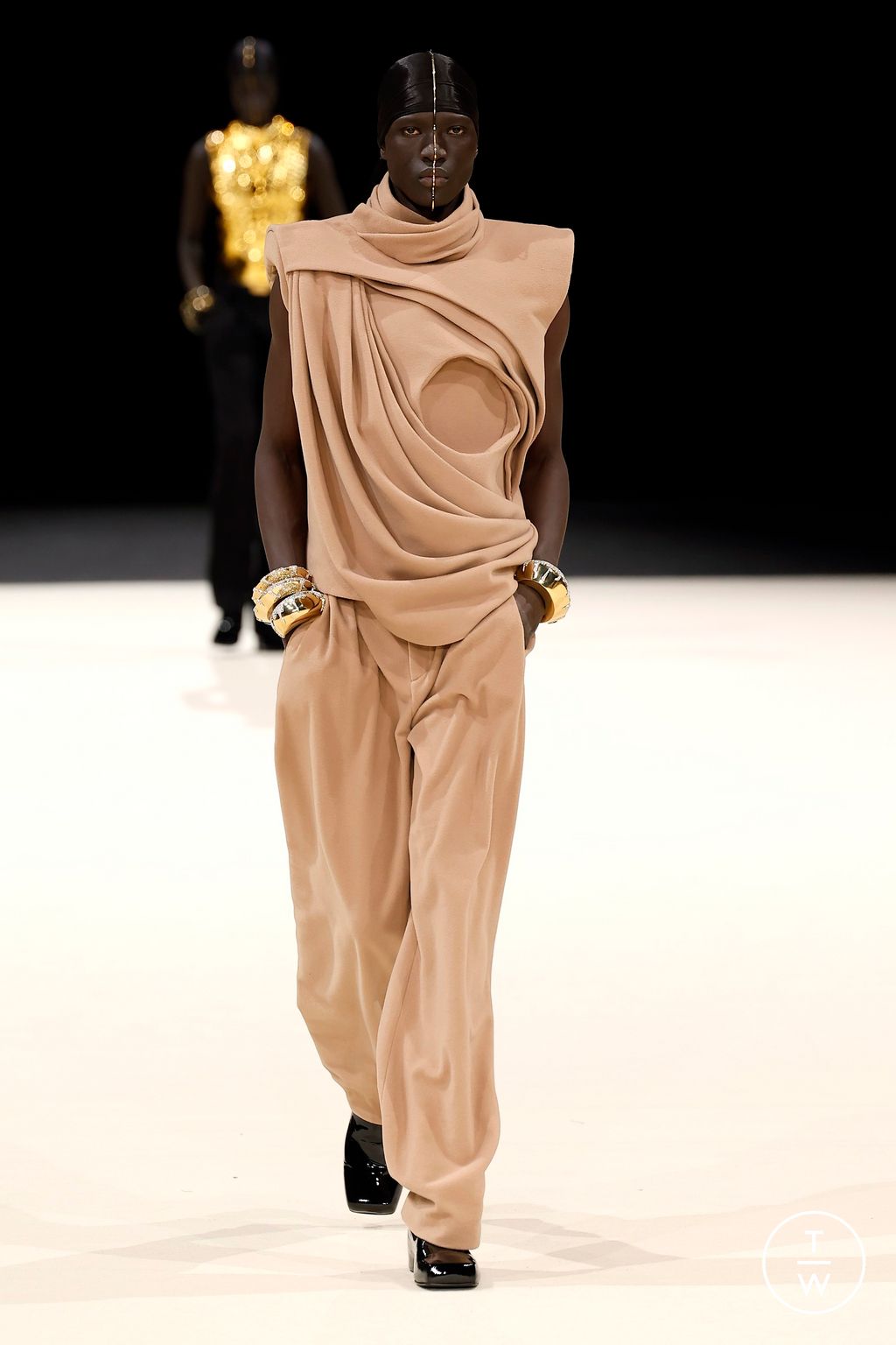 Fashion Week Paris Fall/Winter 2024 look 52 from the Balmain collection menswear
