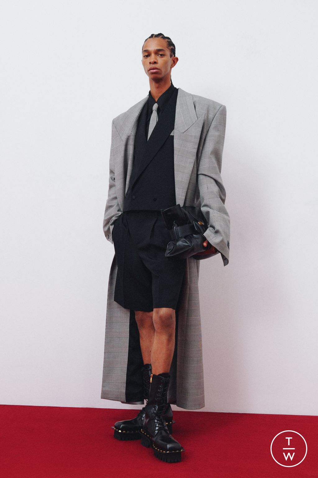 Fashion Week Paris Resort 2026 look 24 de la collection Balmain menswear