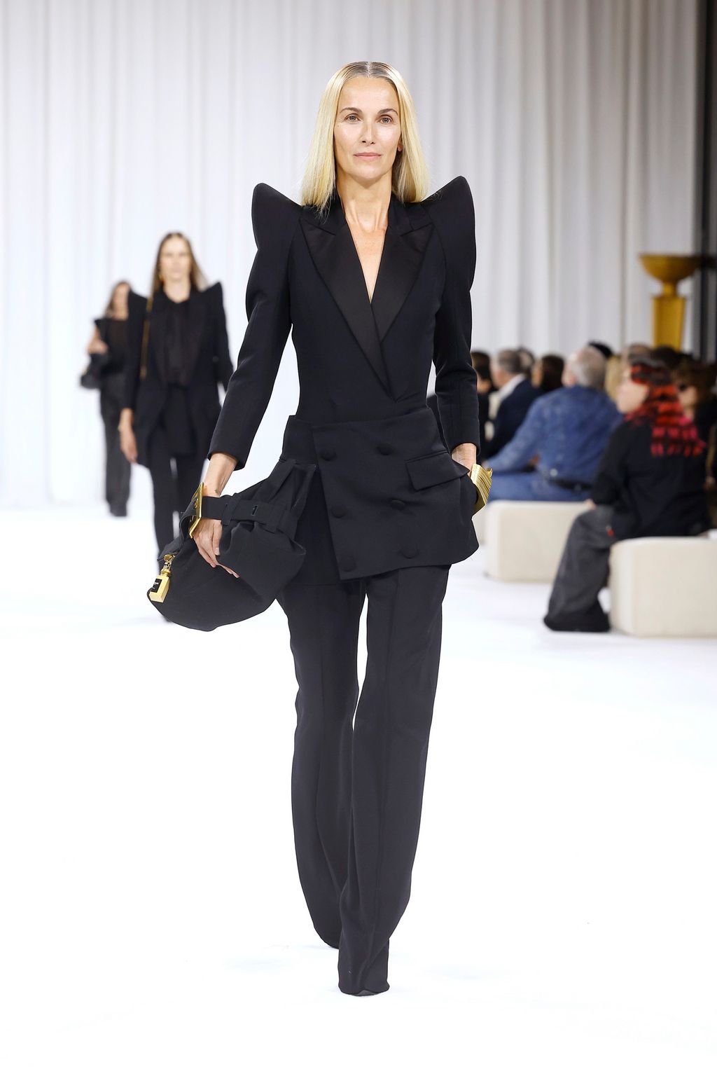 Fashion Week Paris Spring/Summer 2025 look 7 from the Balmain collection womenswear