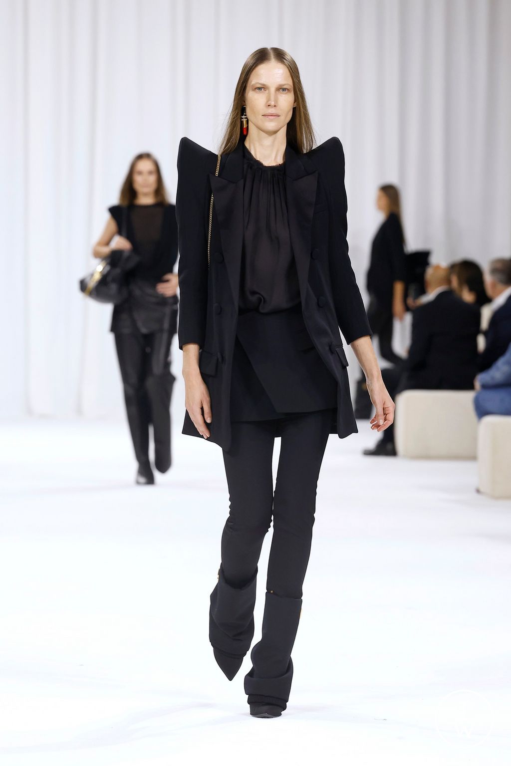 Fashion Week Paris Spring/Summer 2025 look 8 from the Balmain collection womenswear