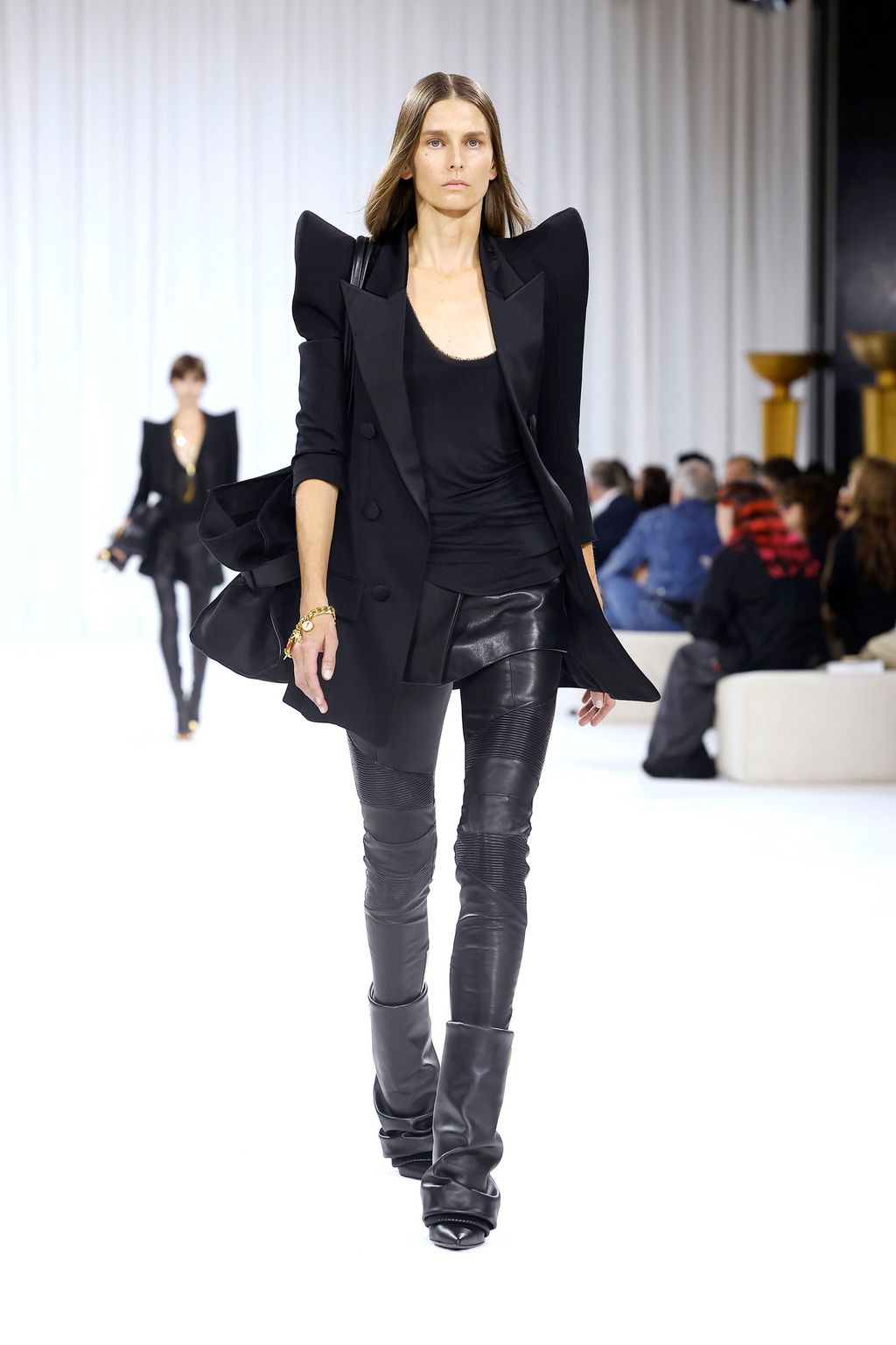 Fashion Week Paris Spring/Summer 2025 look 10 from the Balmain collection 女装