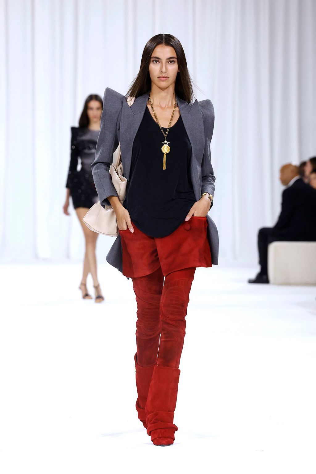 Fashion Week Paris Spring/Summer 2025 look 15 from the Balmain collection womenswear