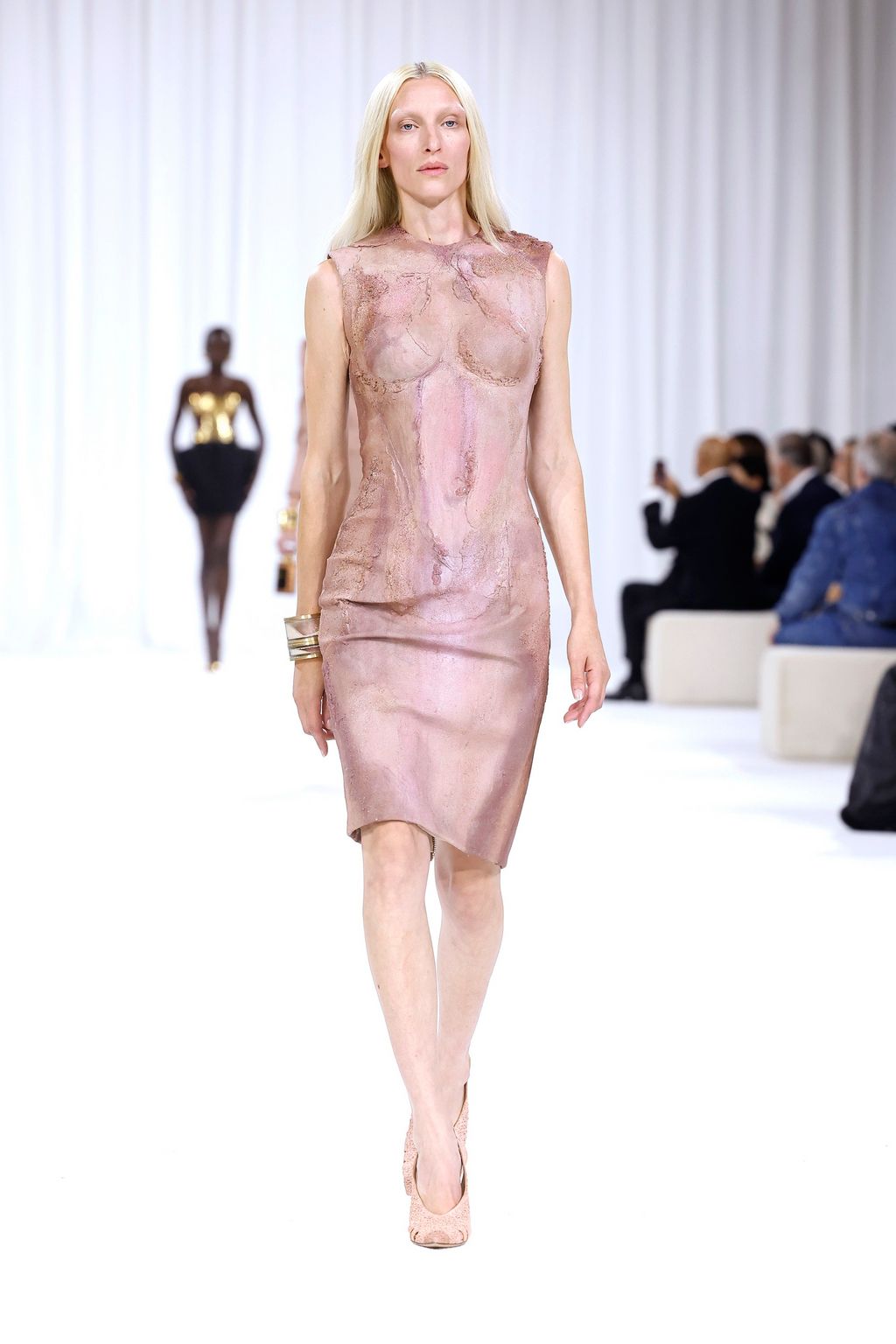 Fashion Week Paris Spring/Summer 2025 look 33 from the Balmain collection womenswear