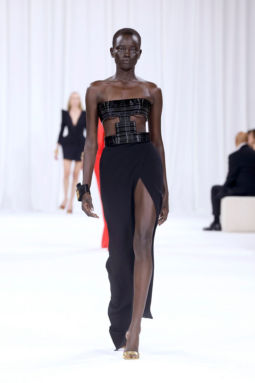 Fashion Week Paris Spring/Summer 2025 look 36 from the Balmain collection womenswear