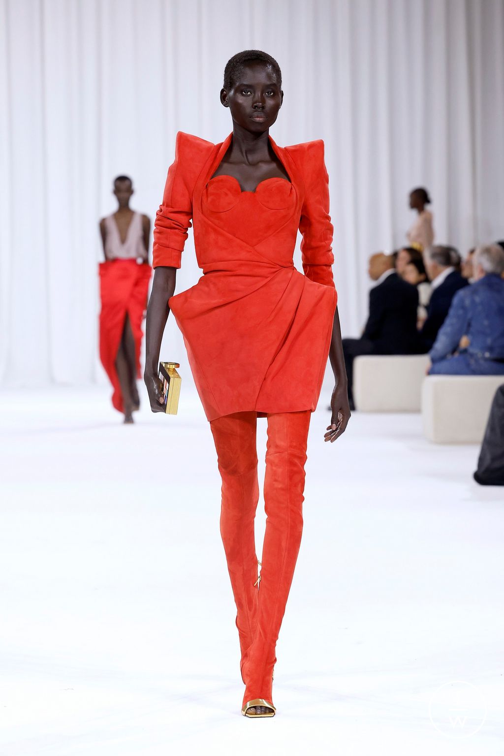 Fashion Week Paris Spring/Summer 2025 look 40 from the Balmain collection womenswear