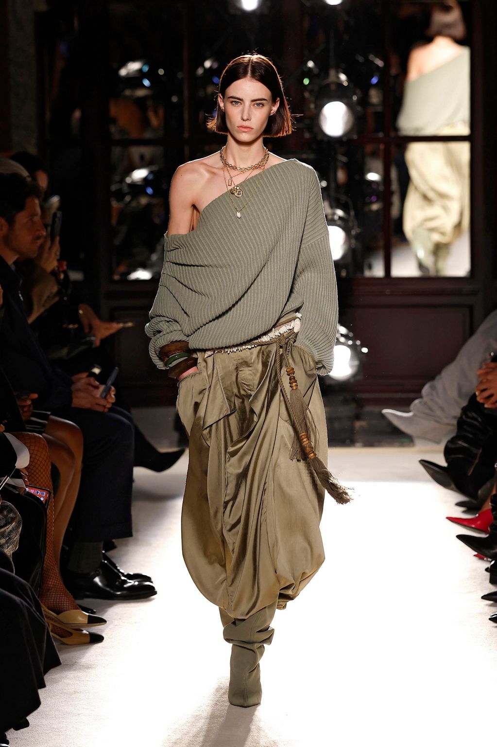 Fashion Week Paris Spring/Summer 2026 look 1 from the Balmain collection womenswear