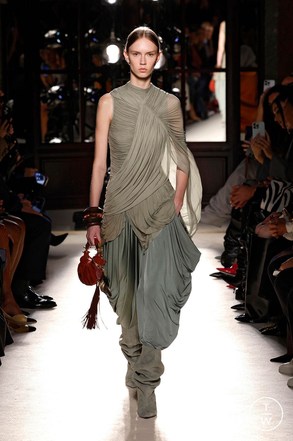 Fashion Week Paris Spring/Summer 2026 look 4 from the Balmain collection womenswear