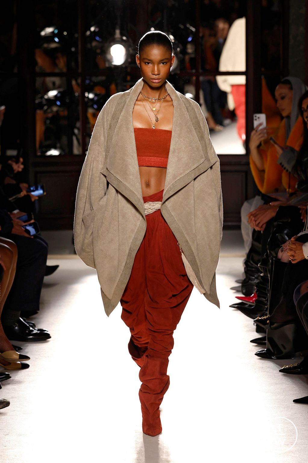 Fashion Week Paris Spring/Summer 2026 look 17 from the Balmain collection womenswear