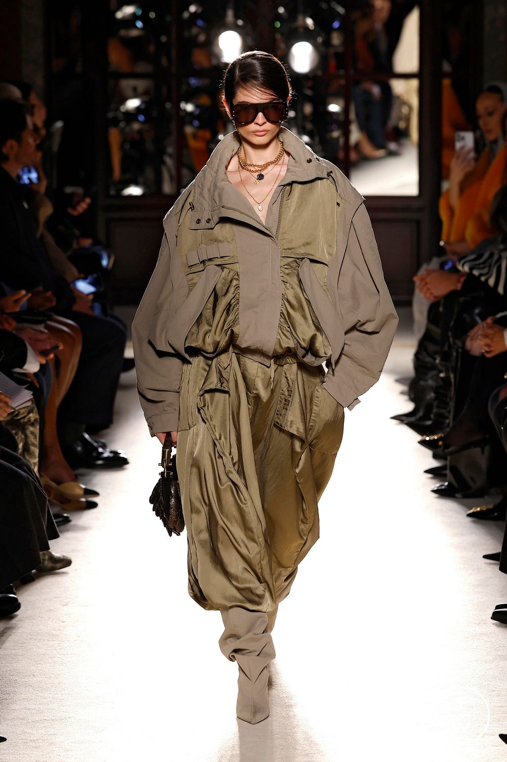 Fashion Week Paris Spring/Summer 2026 look 25 from the Balmain collection womenswear