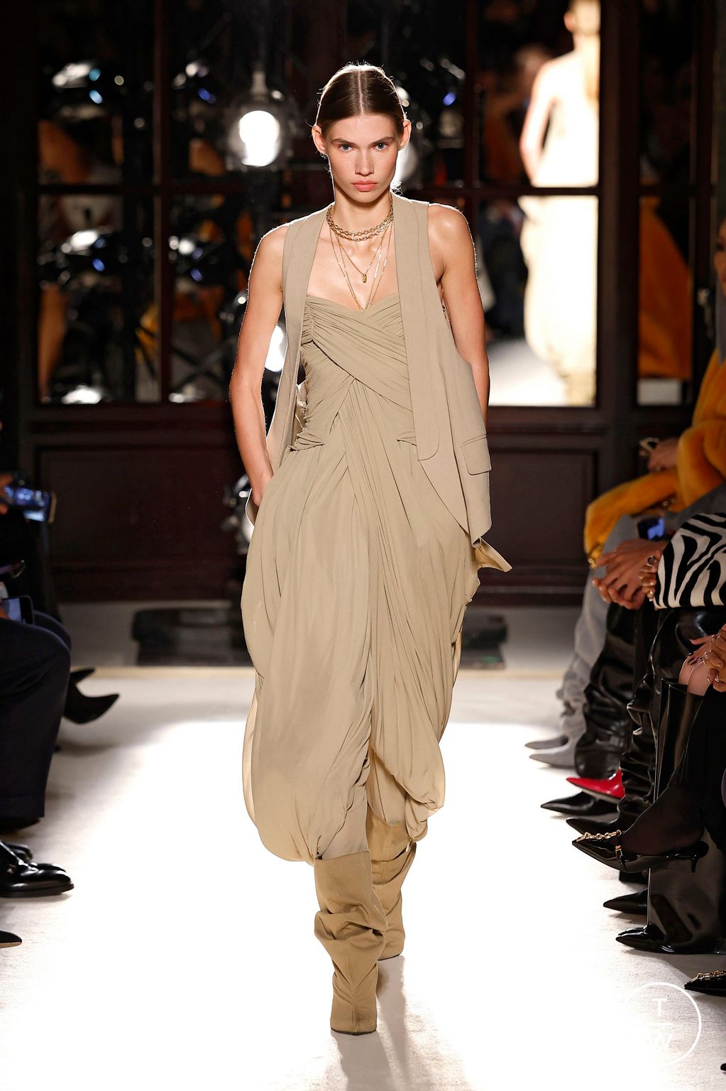 Fashion Week Paris Spring/Summer 2026 look 34 from the Balmain collection womenswear