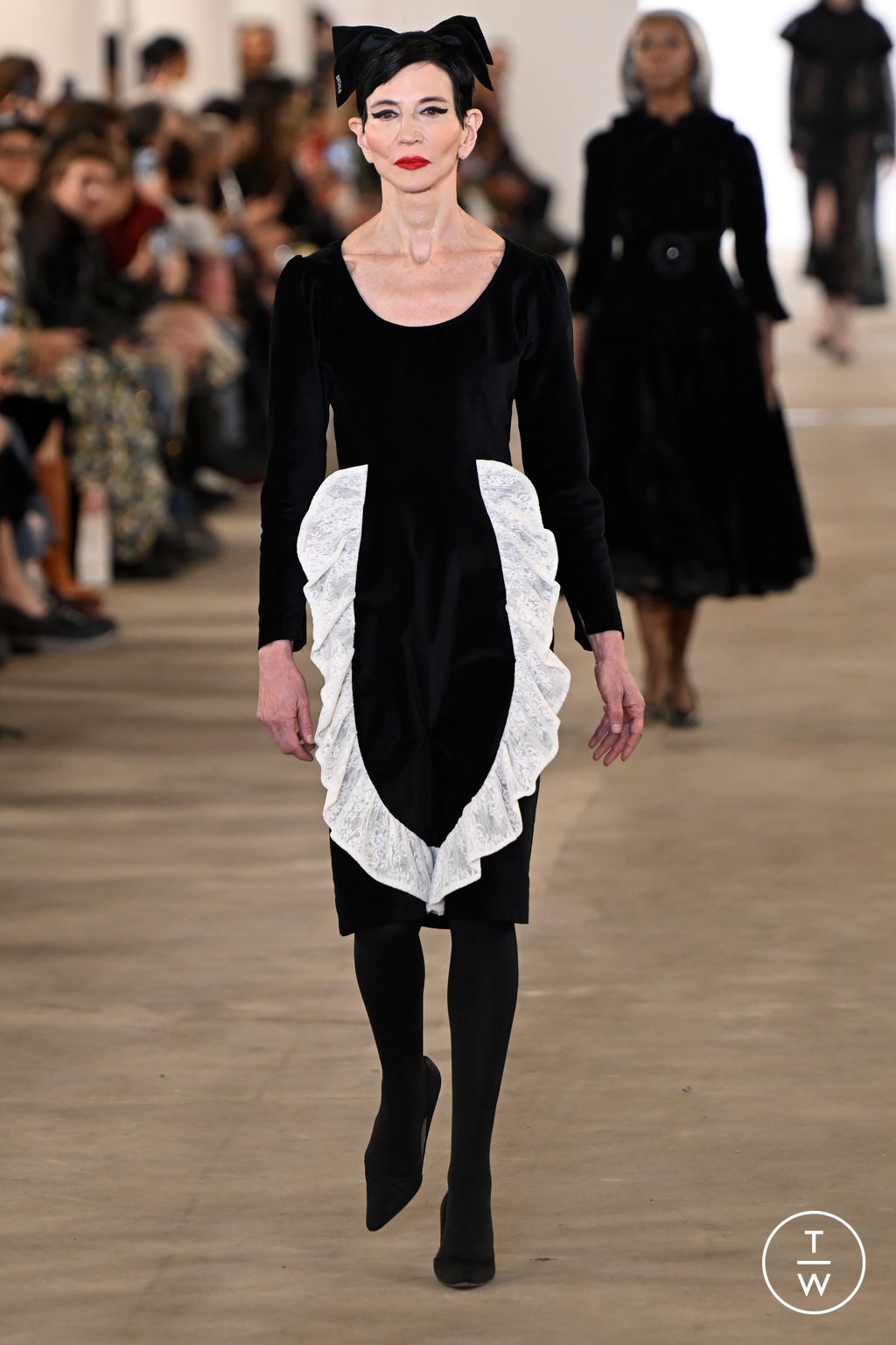 Fashion Week New York Fall/Winter 2024 look 2 de la collection Batsheva womenswear