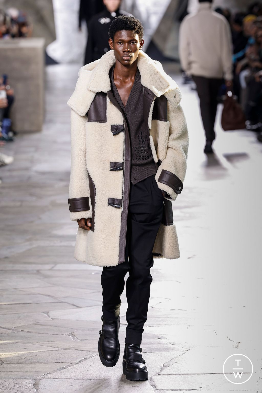 Fashion Week Paris Fall/Winter 2023 look 38 from the Hermès collection menswear