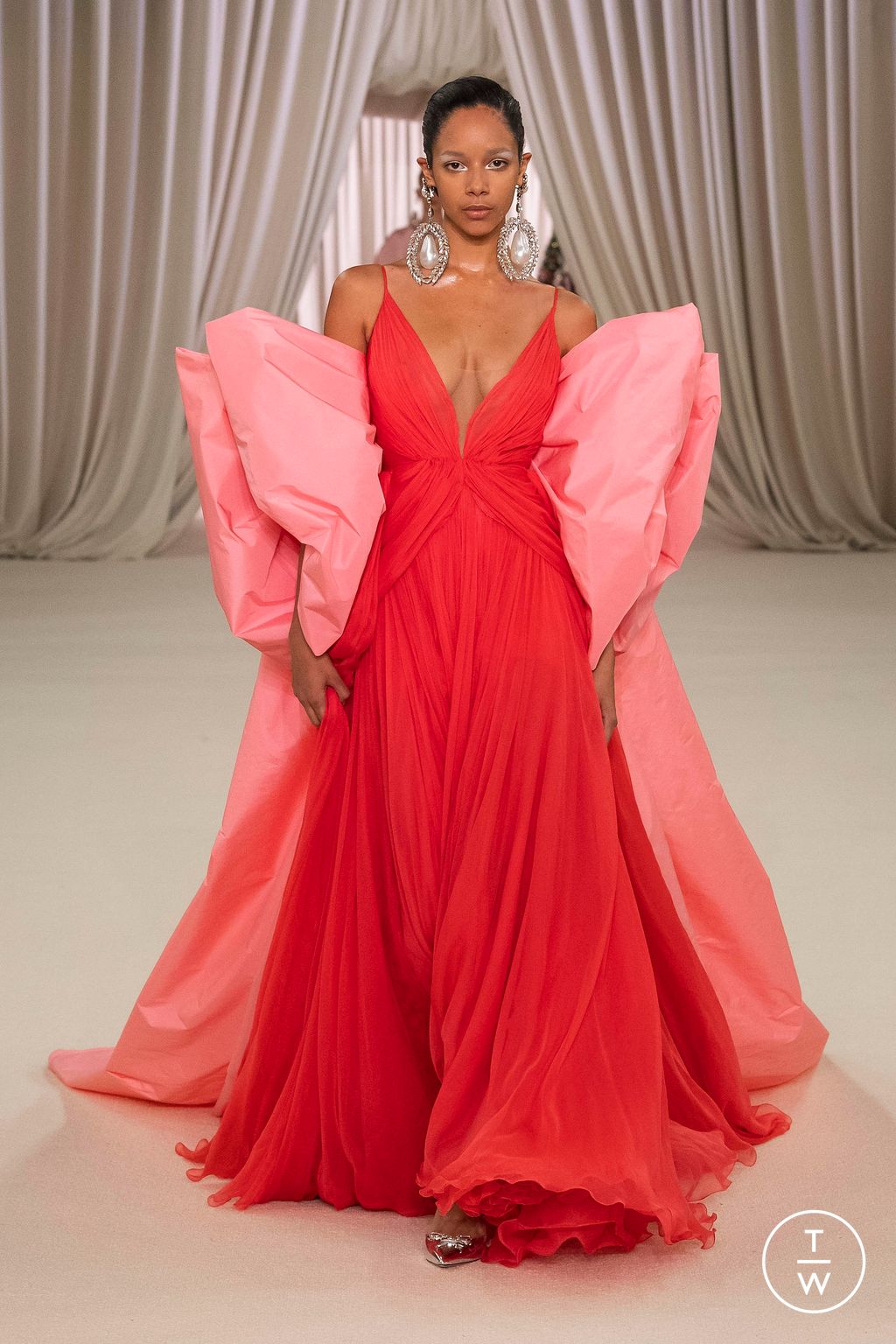 Fashion Week Paris Spring/Summer 2023 look 18 from the Giambattista Valli collection couture