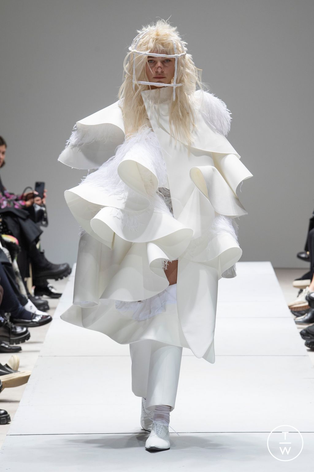 Fashion Week Paris Spring/Summer 2023 look 14 de la collection Comme des Garçons womenswear