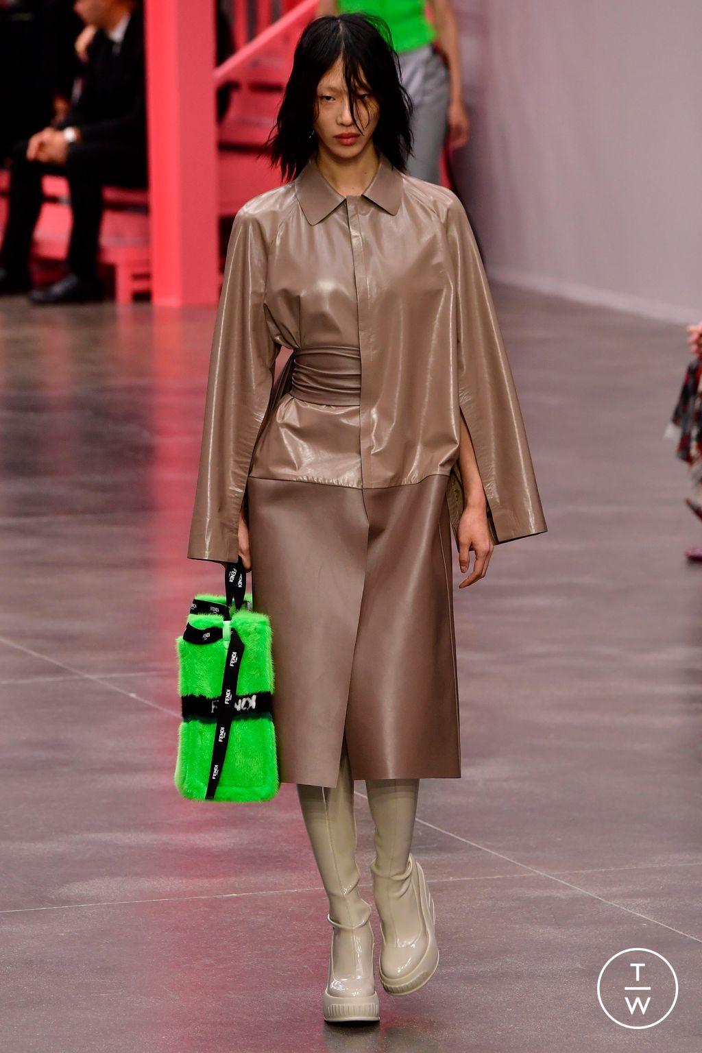 Fashion Week Milan Spring/Summer 2023 look 32 from the Fendi collection 女装