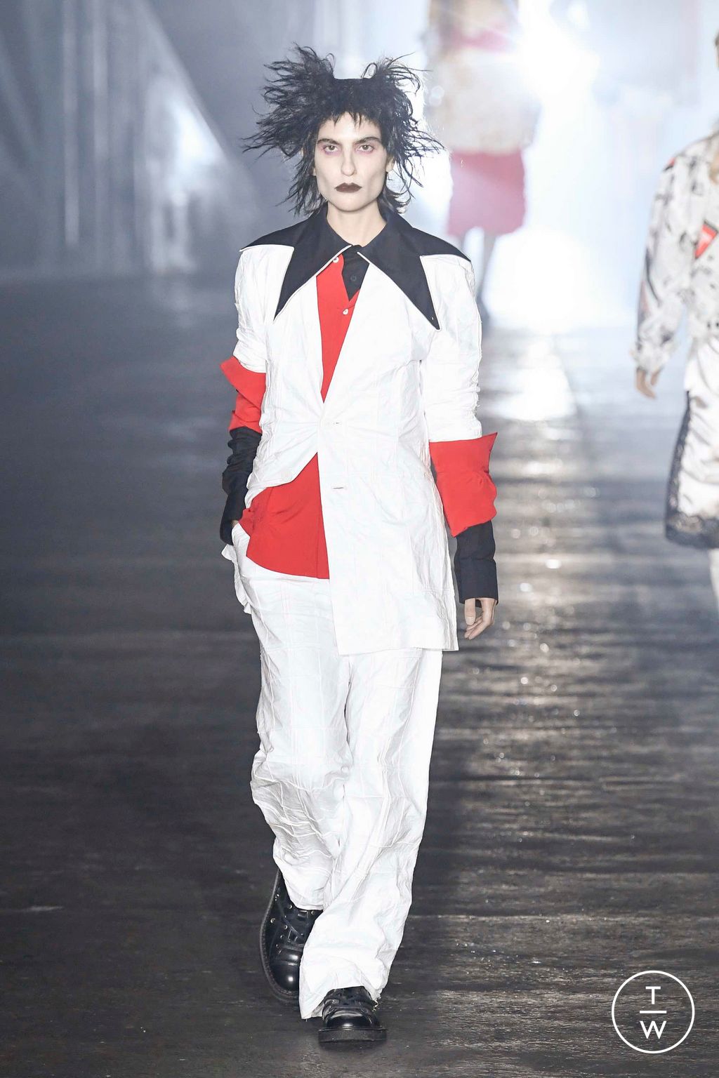 Fashion Week Milan Fall/Winter 2023 look 69 from the Charles Jeffrey LOVERBOY collection 男装