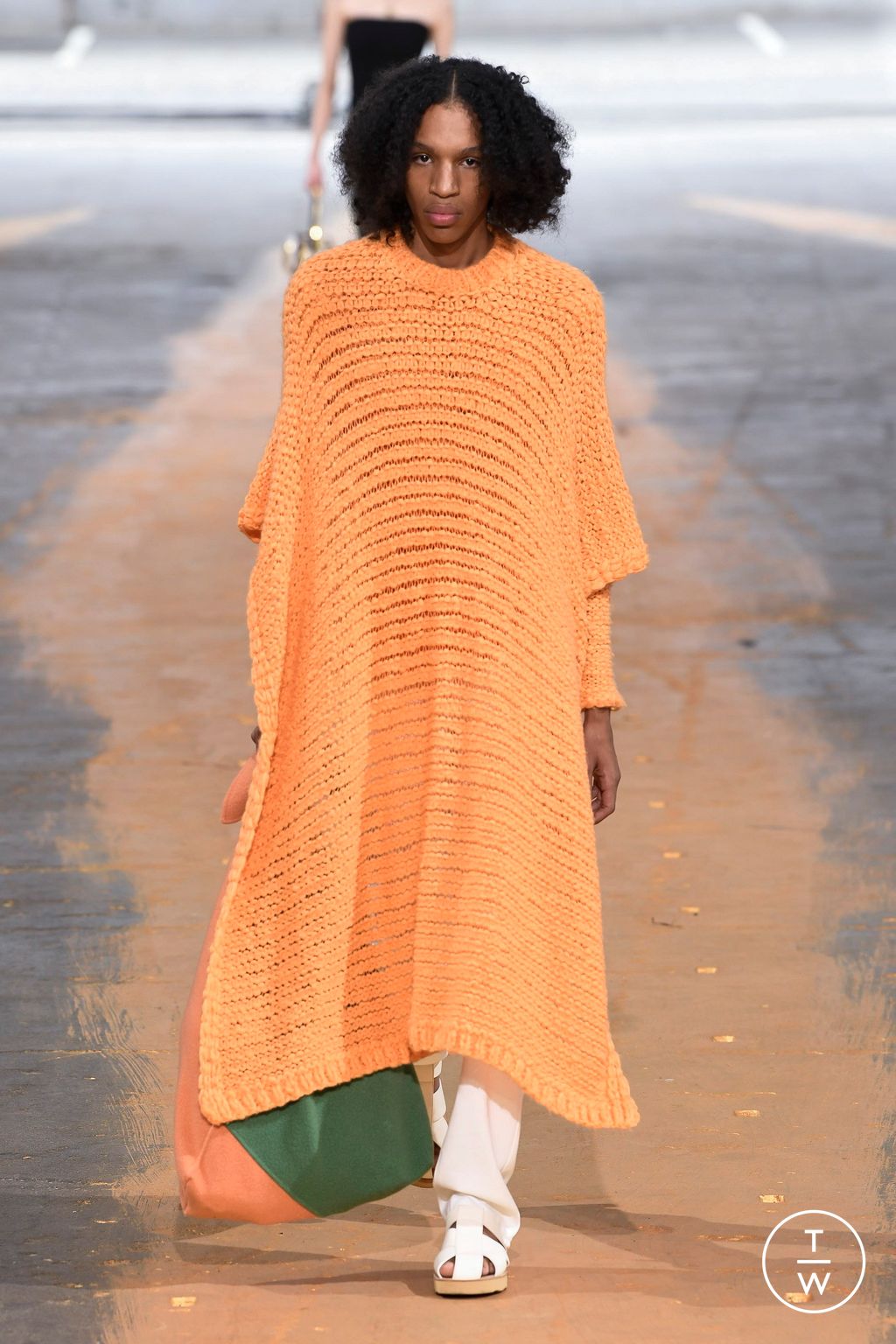 Fashion Week New York Spring/Summer 2023 look 39 from the Gabriela Hearst collection womenswear
