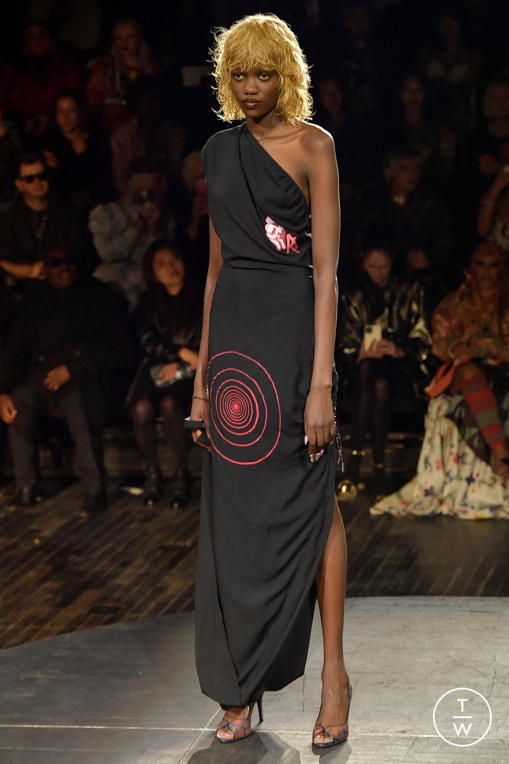 Fashion Week Paris Spring/Summer 2023 look 40 from the Andreas Kronthaler for Vivienne Westwood collection 女装
