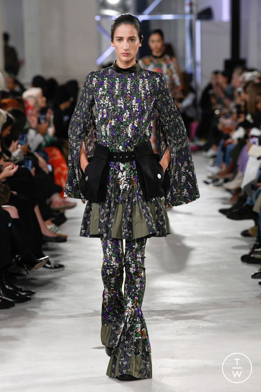 Fashion Week Paris Spring/Summer 2023 look 15 de la collection Sacai womenswear