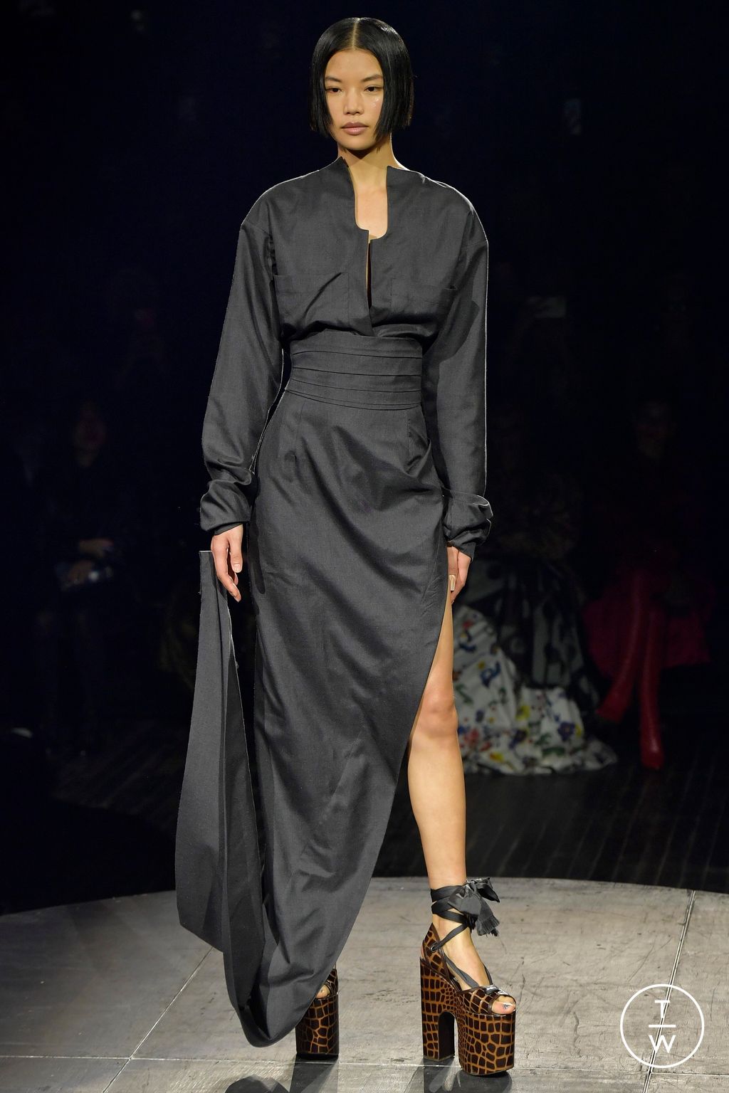 Fashion Week Paris Spring/Summer 2023 look 13 from the Andreas Kronthaler for Vivienne Westwood collection womenswear