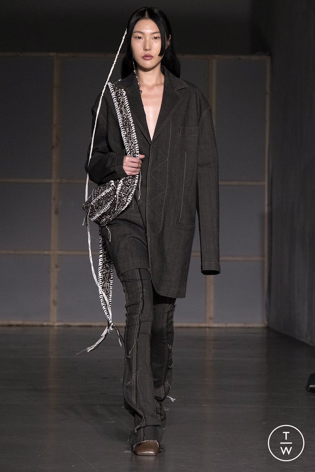 Fashion Week Milan Fall/Winter 2023 look 30 de la collection Federico Cina menswear