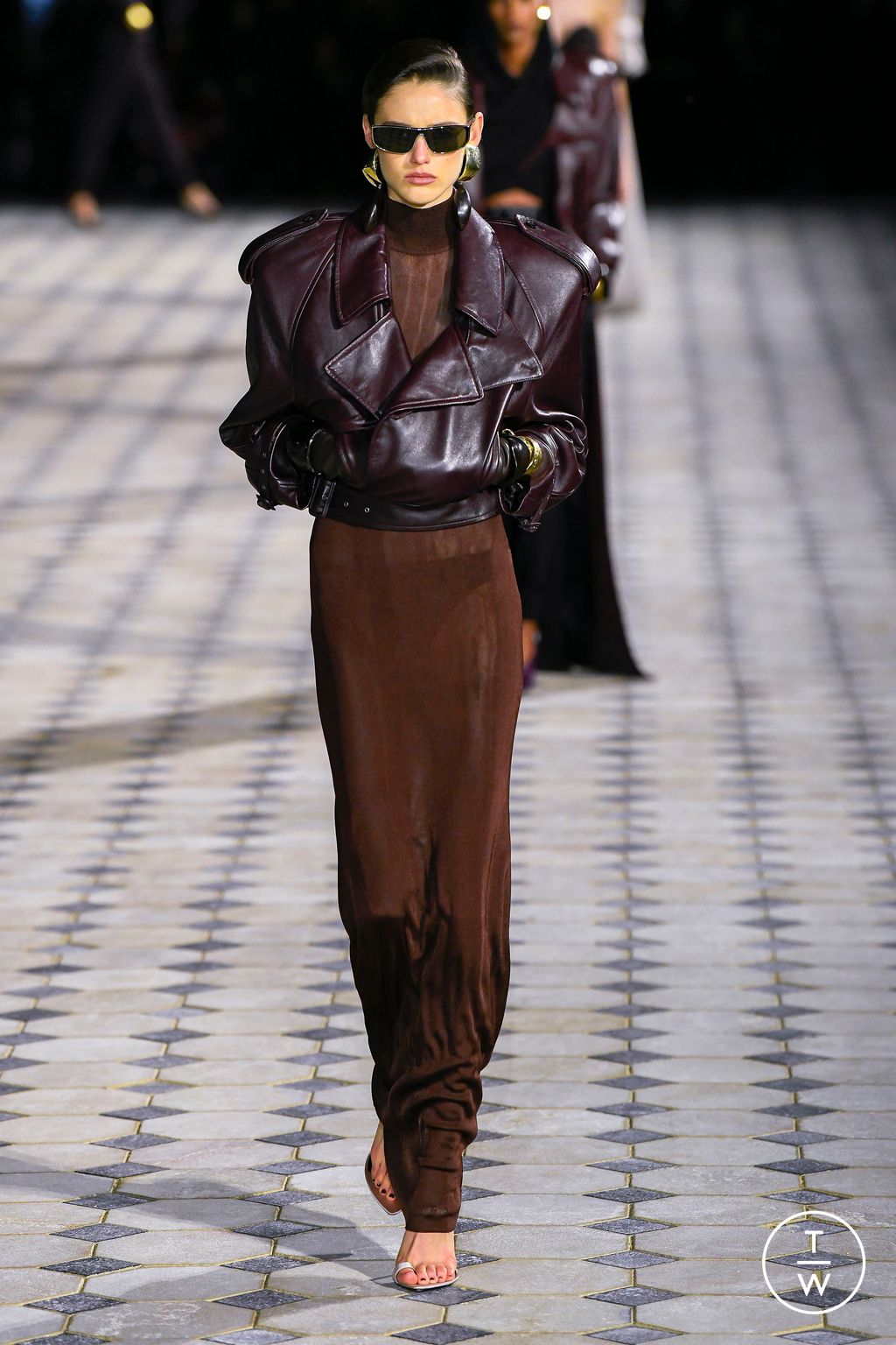 Fashion Week Paris Spring/Summer 2023 look 24 from the Saint Laurent collection 女装