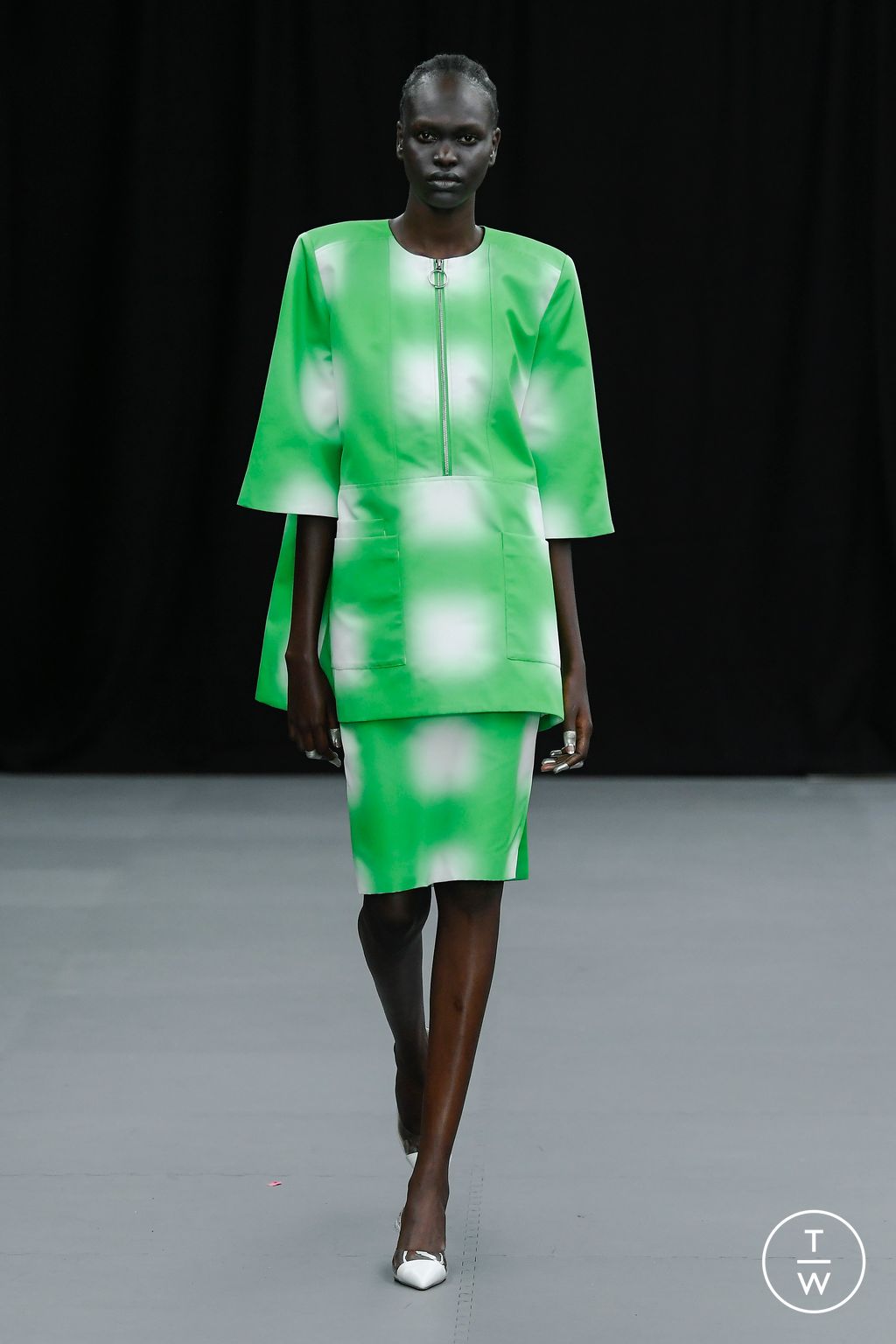 Fashion Week London Spring/Summer 2023 look 2 from the Huishan Zhang collection womenswear