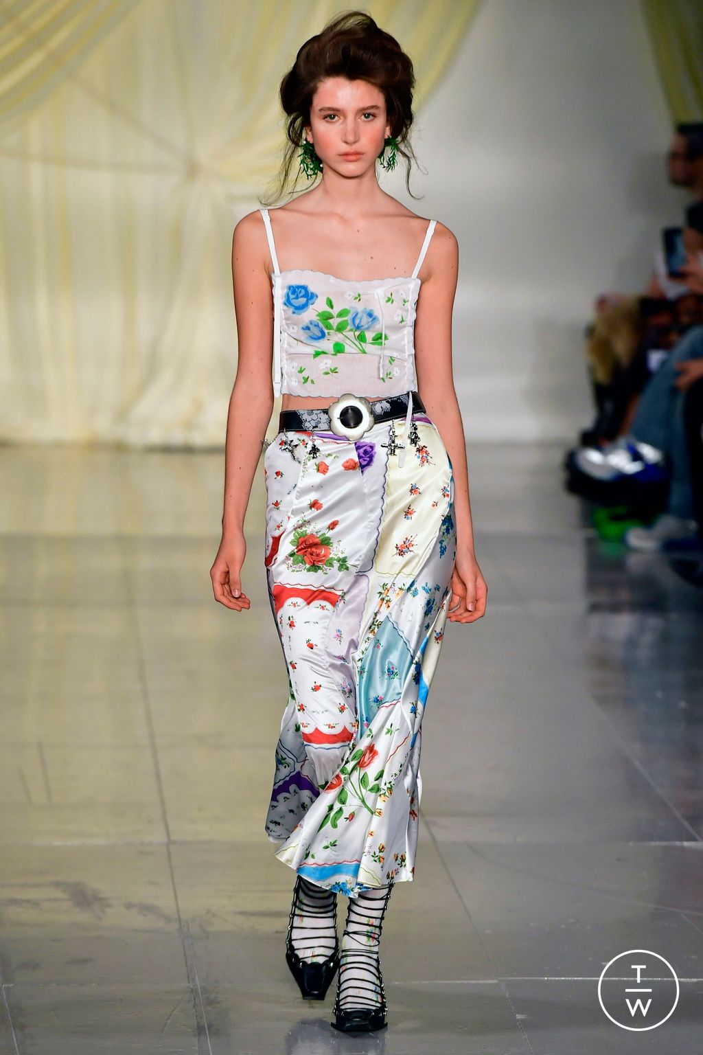 Fashion Week London Spring/Summer 2023 look 24 from the Yuhan Wang collection womenswear