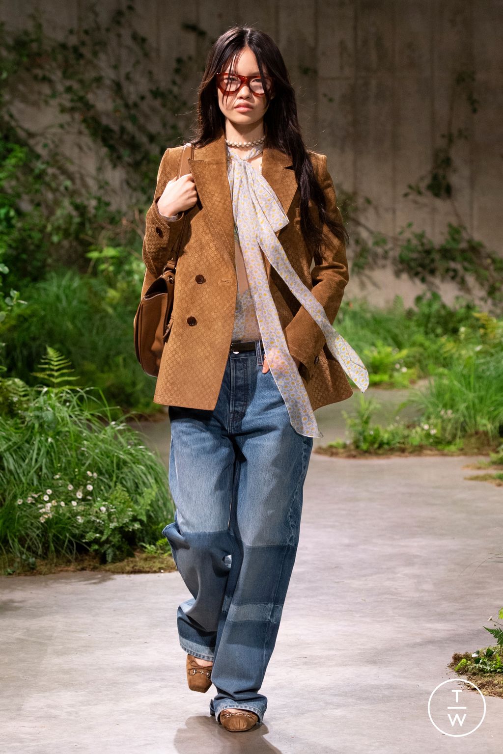 Fashion Week Milan Resort 2025 look 1 from the Gucci collection 女装