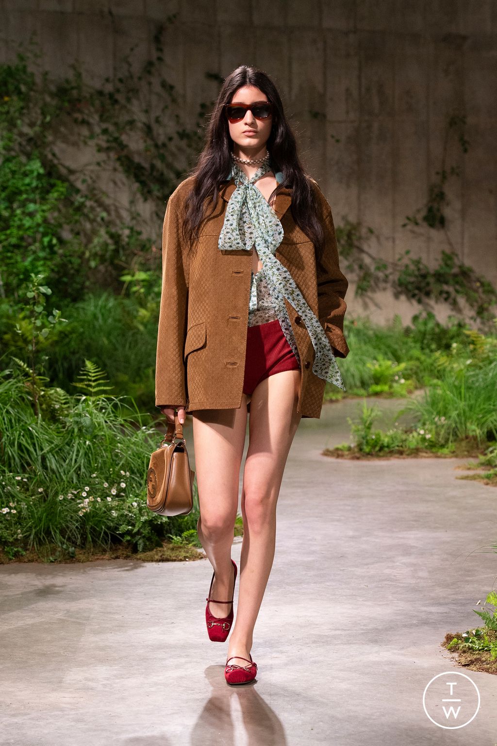 Fashion Week Milan Resort 2025 look 3 from the Gucci collection womenswear