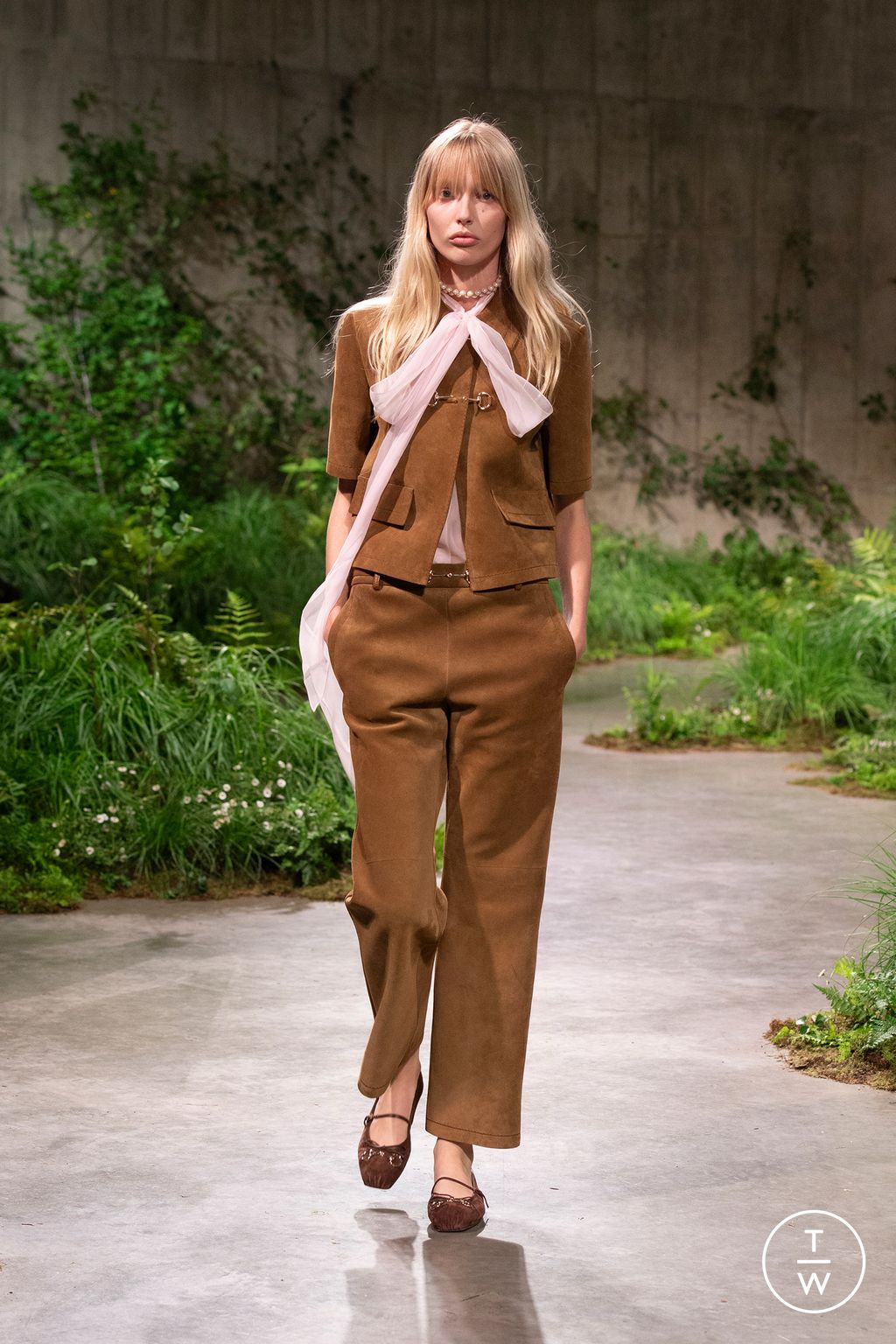 Fashion Week Milan Resort 2025 look 7 from the Gucci collection womenswear